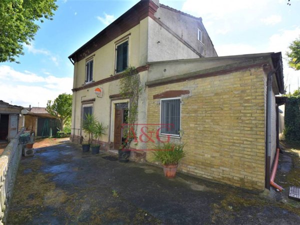 casa indipendente in vendita a Falerone