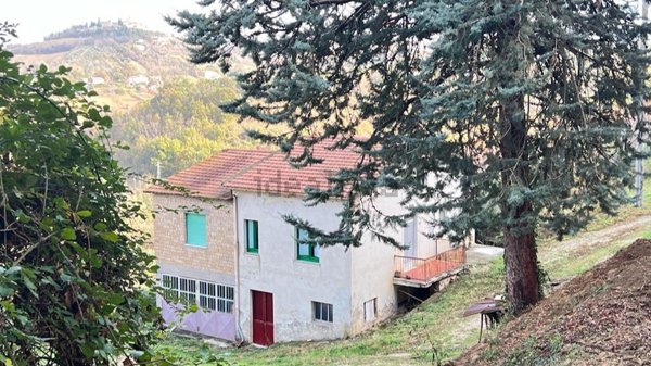 casa indipendente in vendita a Falerone