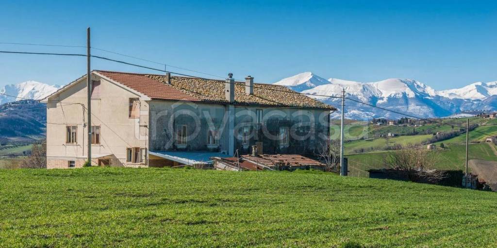 casa indipendente in vendita a Falerone