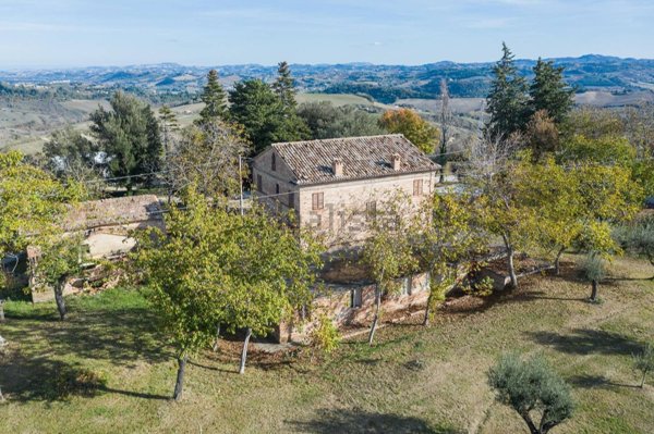 casa indipendente in vendita a Falerone