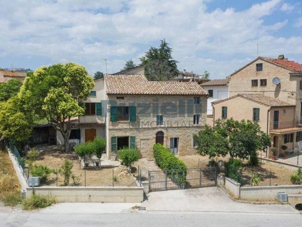 casa indipendente in vendita a Falerone in zona Piane di Falerone