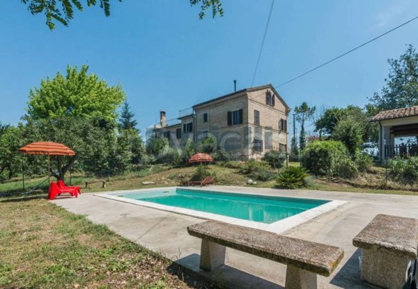 casa indipendente in vendita a Falerone