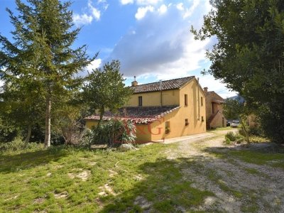 casa indipendente in vendita a Falerone