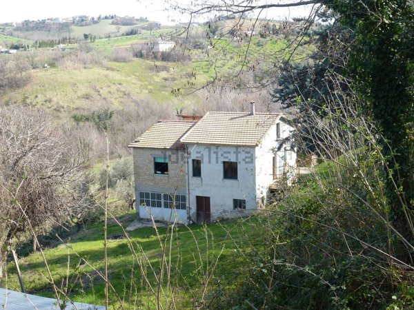 casa indipendente in vendita a Falerone