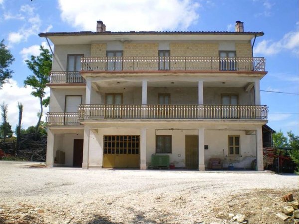 casa indipendente in vendita a Falerone