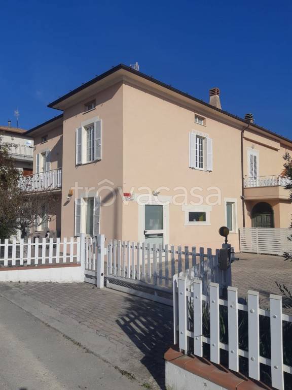 casa indipendente in vendita a Falerone in zona Piane di Falerone