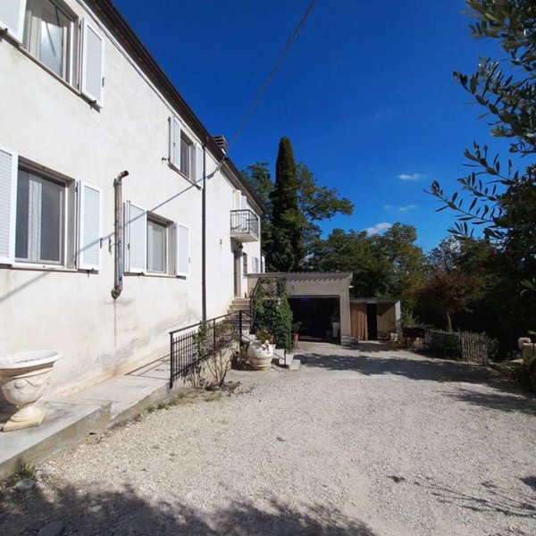 casa indipendente in vendita a Falerone in zona Piane di Falerone