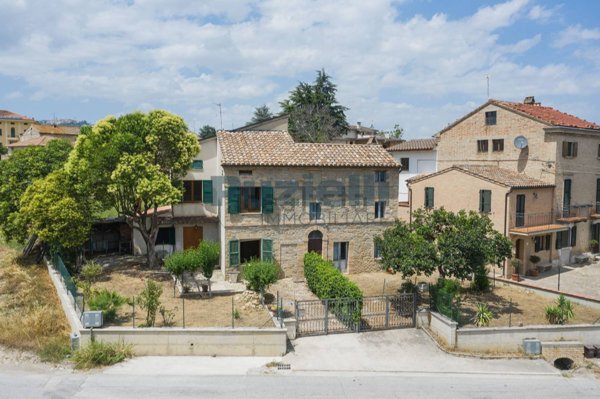 casa indipendente in vendita a Falerone in zona Piane di Falerone