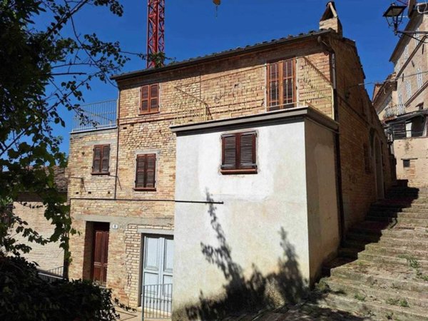casa indipendente in vendita a Falerone