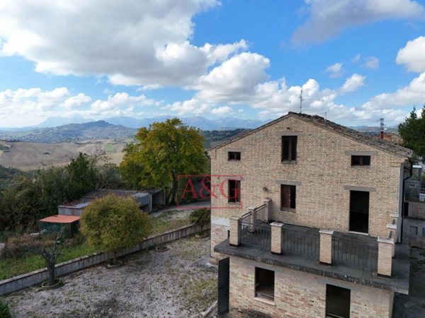 casa indipendente in vendita a Falerone