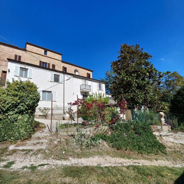 casa indipendente in vendita a Falerone in zona Piane di Falerone