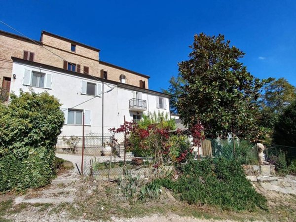 casa indipendente in vendita a Falerone in zona Piane di Falerone