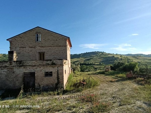 casa indipendente in vendita a Falerone in zona Salegnano