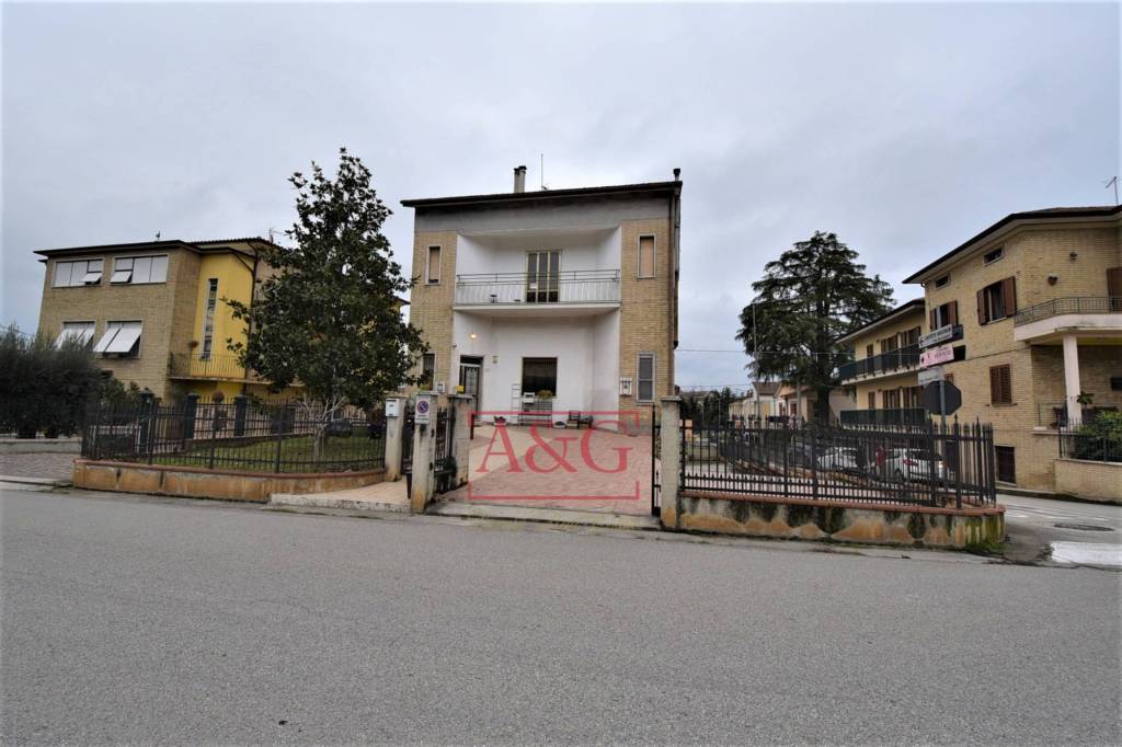 appartamento in vendita a Falerone in zona Piane di Falerone