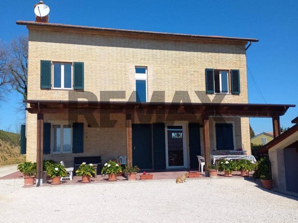 casa indipendente in vendita a Falerone in zona Piane di Falerone