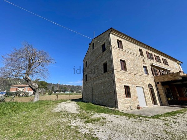 casa indipendente in vendita a Falerone in zona Piane di Falerone