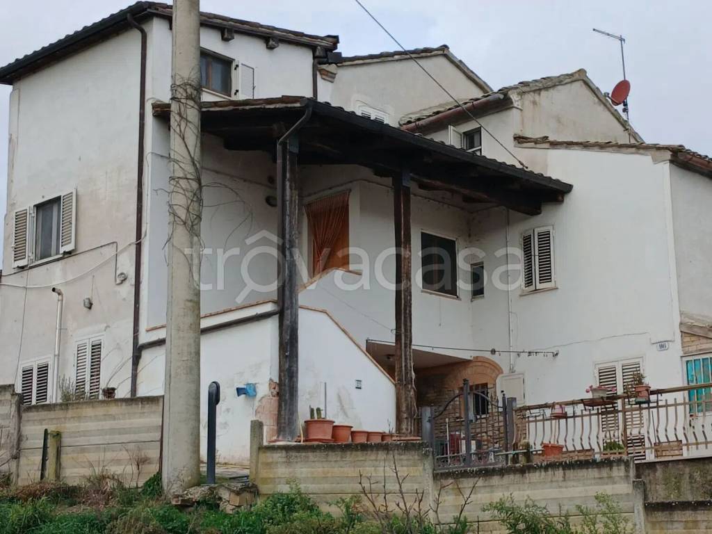 villa in vendita a Falerone in zona Piane di Falerone