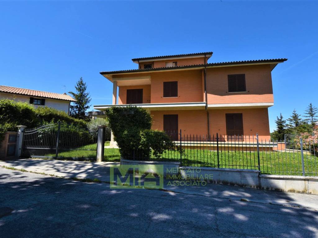 casa indipendente in vendita a Falerone in zona Cerretino Varano