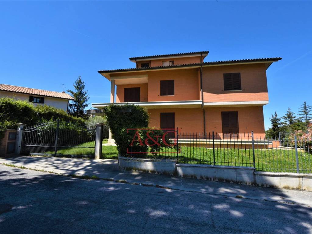 casa indipendente in vendita a Falerone in zona Cerretino Varano