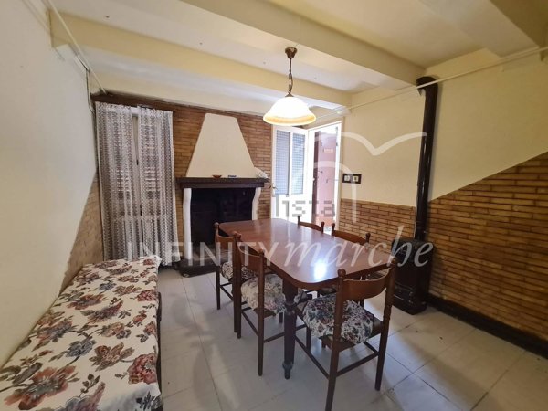 casa indipendente in vendita a Falerone in zona Piane di Falerone