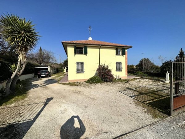 casa indipendente in vendita a Fermo in zona Marina Palmense