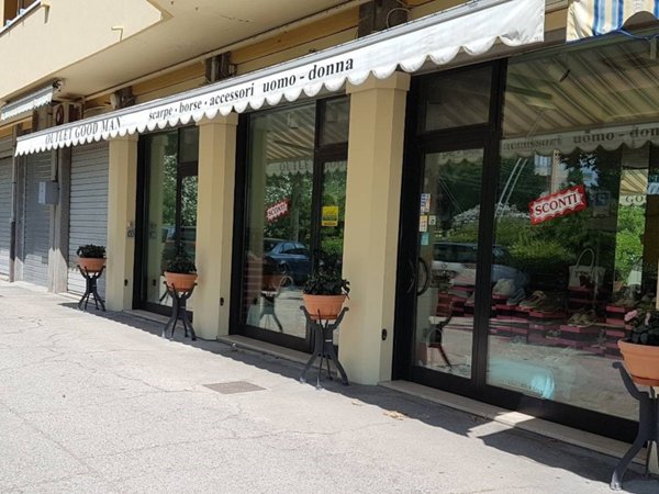 negozio in vendita a Fermo in zona Casabianca