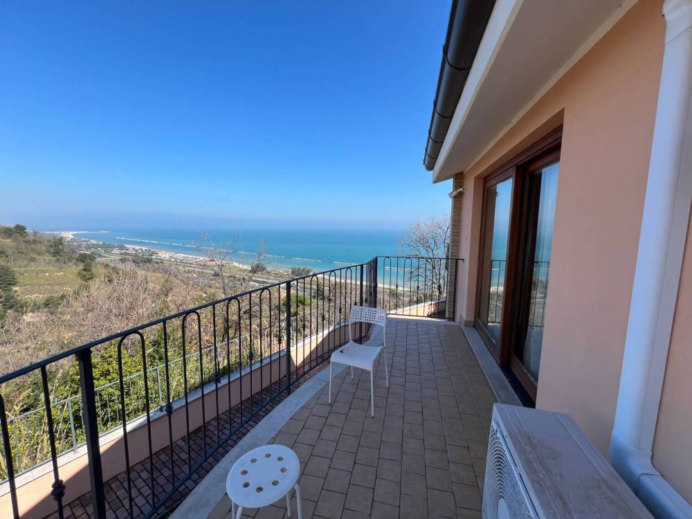 casa indipendente in vendita a Fermo in zona Torre di Palme