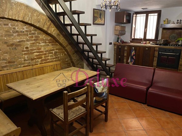 casa indipendente in vendita a Fermo