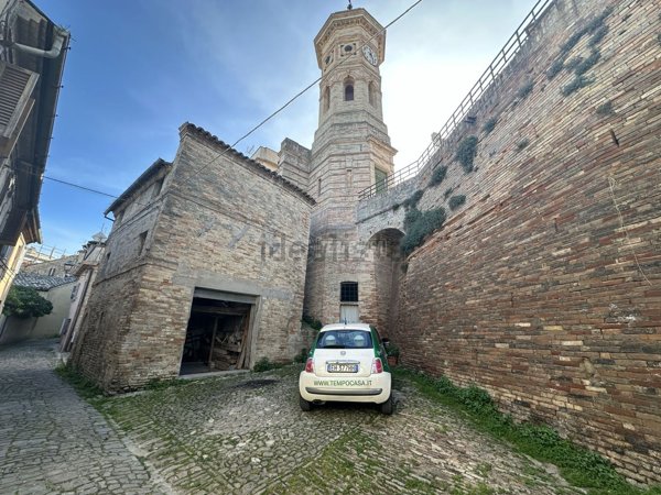 casa indipendente in vendita a Fermo