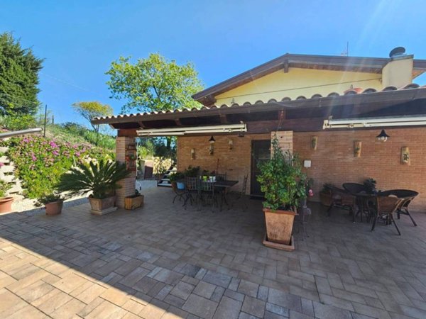 casa indipendente in vendita a Fermo