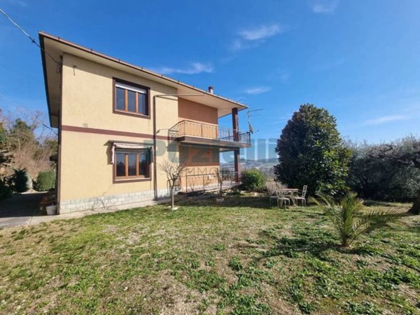 casa indipendente in vendita a Fermo in zona Campiglione