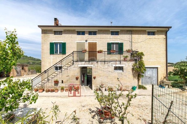 casa indipendente in vendita a Fermo in zona Camera