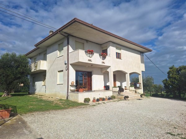 casa indipendente in vendita a Fermo
