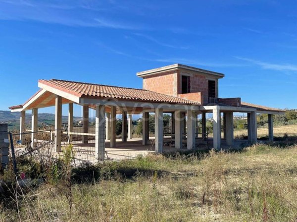 casa indipendente in vendita a Fermo in zona Pompeiana