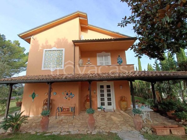casa indipendente in vendita a Fermo in zona Parete