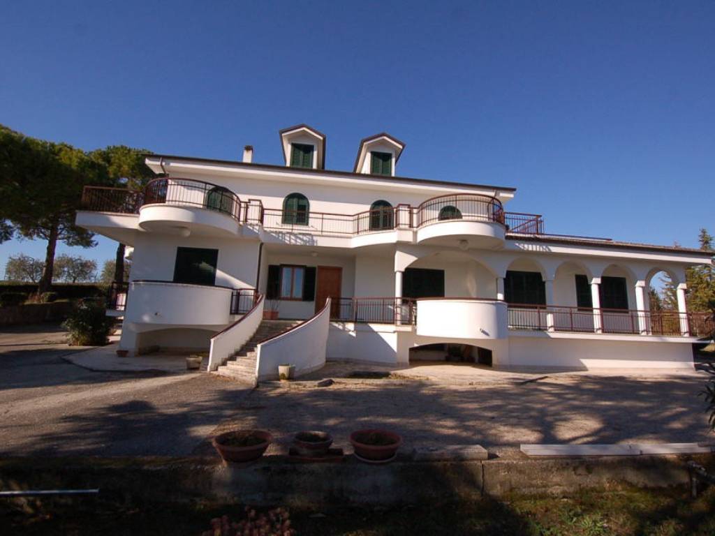casa indipendente in vendita a Fermo