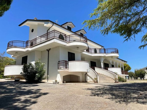 casa indipendente in vendita a Fermo