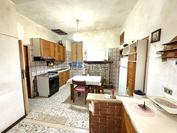 casa indipendente in vendita a Fermo in zona Camera