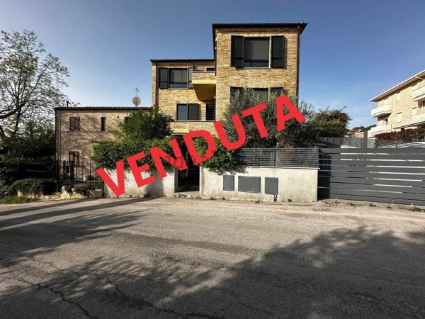 esavano in vendita a Fermo