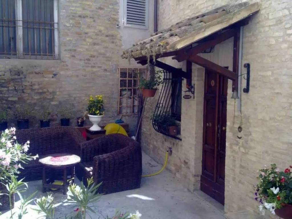 casa indipendente in vendita a Fermo in zona Camera