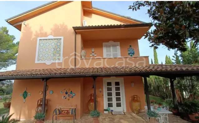 casa indipendente in vendita a Fermo in zona Camera