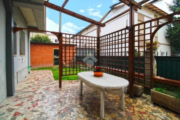 casa indipendente in vendita a Fermo in zona Girola