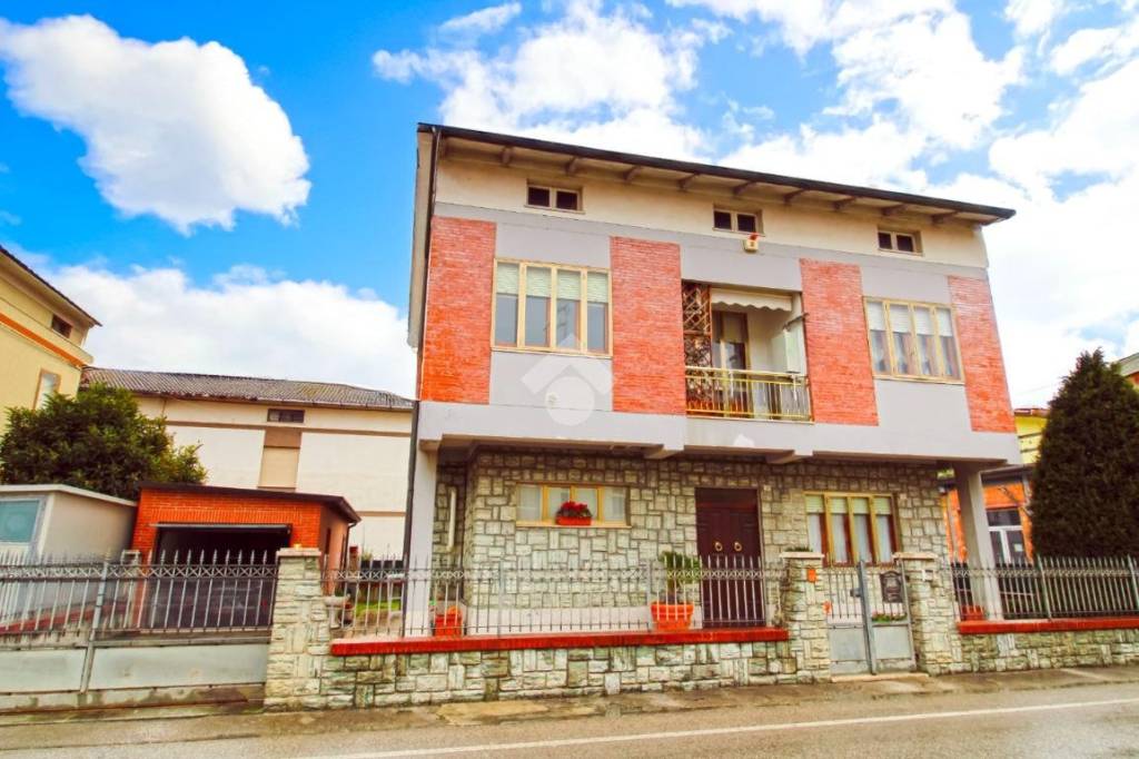 casa indipendente in vendita a Fermo in zona Girola