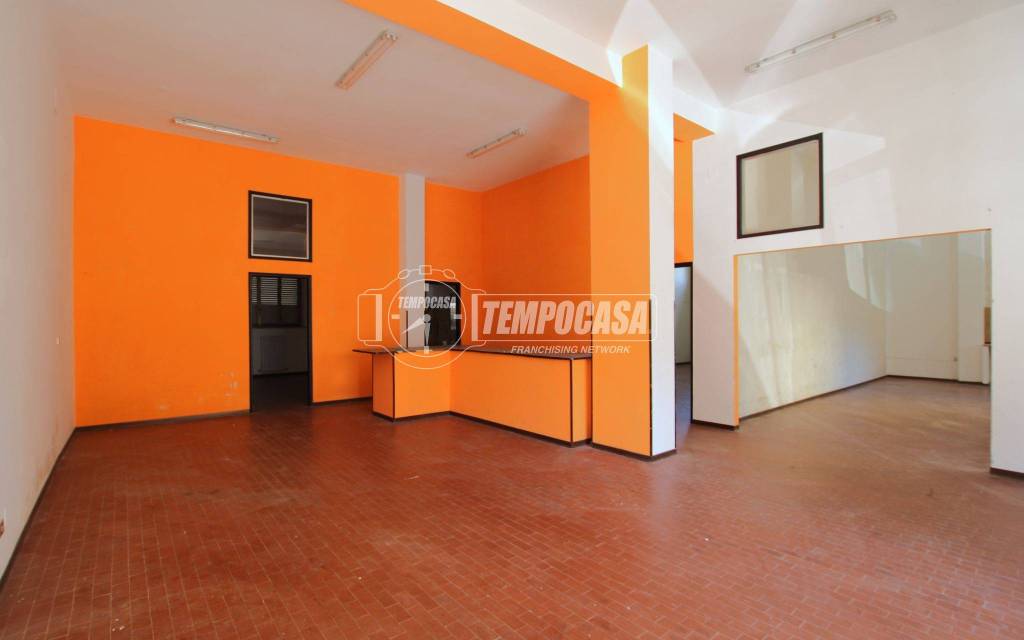 locale commerciale in vendita a Fermo