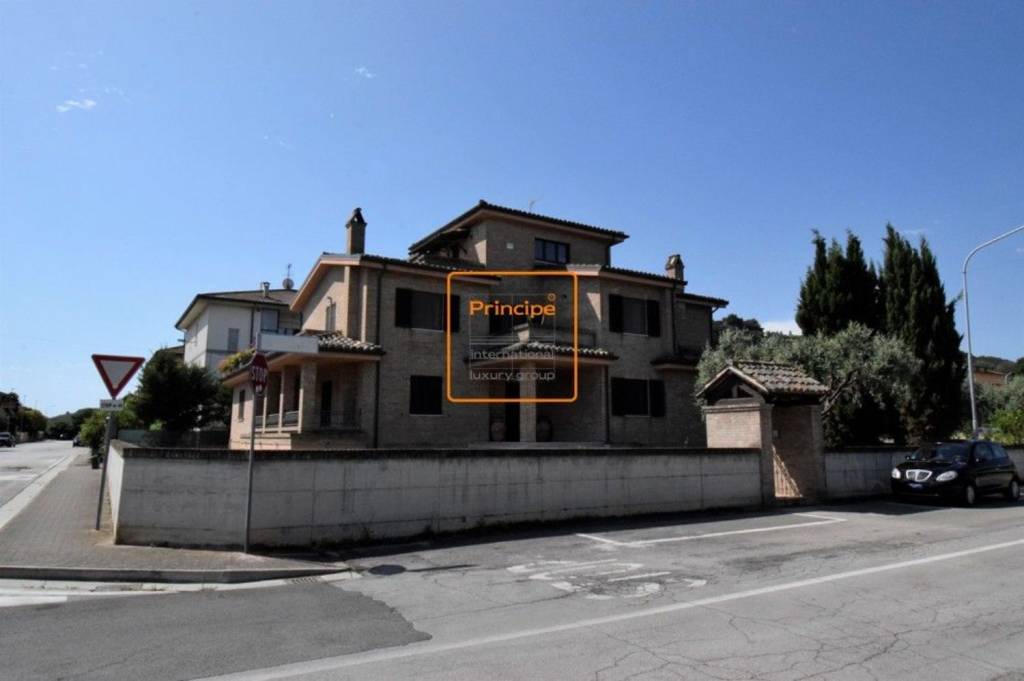 casa indipendente in vendita a Fermo in zona Marina Palmense