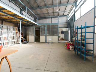 locale commerciale in vendita a Fermo