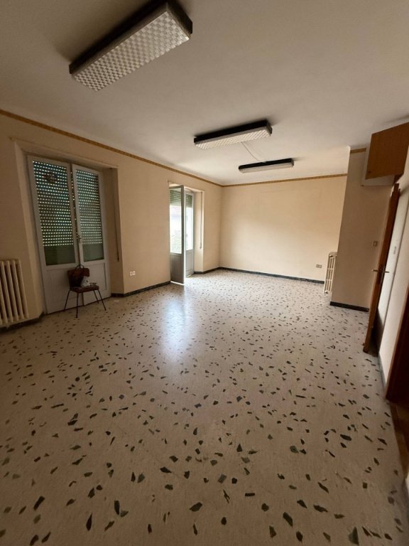 locale commerciale in vendita a Fermo