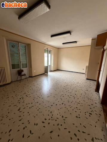 locale commerciale in vendita a Fermo