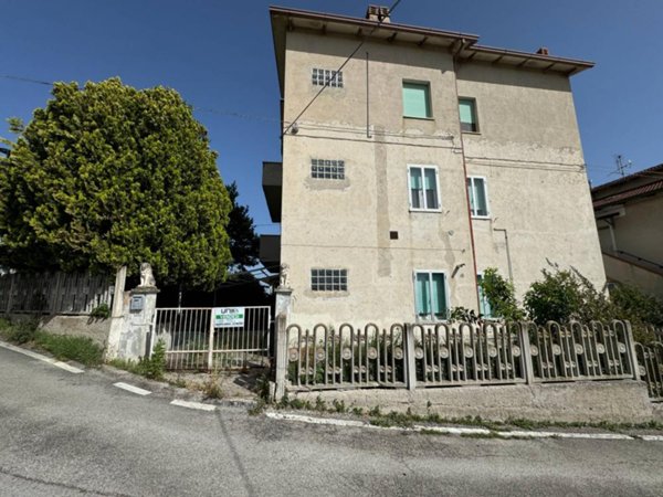 casa indipendente in vendita a Fermo in zona Capodarco