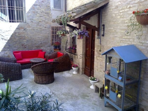 casa indipendente in vendita a Fermo in zona Camera